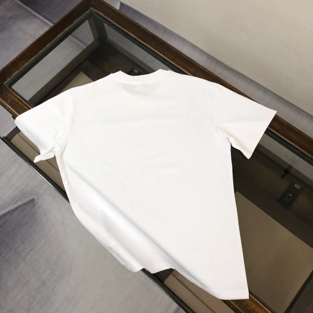 P180 Stone Island Stone Island 2025 latest T-shirt, couple style ~ Original order, stylish and casual short T-shirt, specially made of customized cotton fabric ~ Cotton T-shirt ~ Pre-washed to prevent deformation and shrinkage problem, more comfortable and breathable on the body ~ All available from stock ~ Unique design style, trendy must-have item, complete with three standards 👍 Color: black/white Size: S M L XL (larger version, please indicate your height and weight when placing an order)